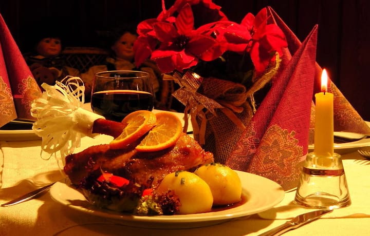 Weihnachtsgans mit Klößen und Soße